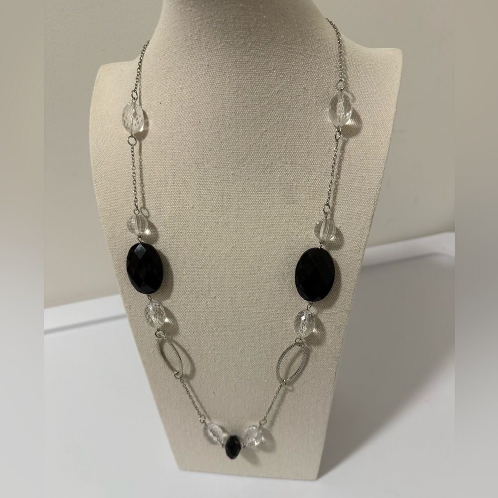 Clear & Black Faceted Lucite Beads & Textured Circles on Silver Tone Necklace.